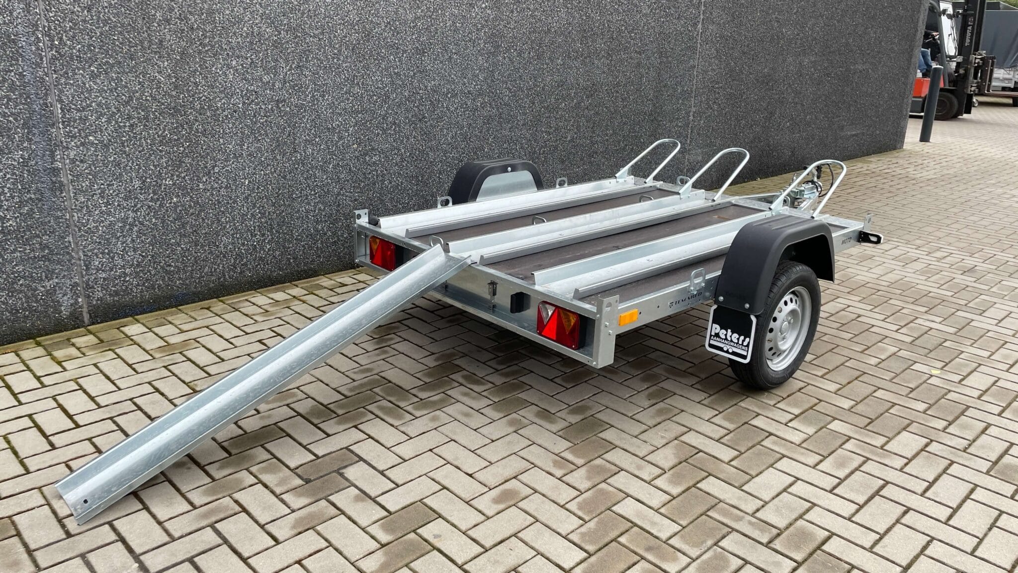 Motortrailer Kantelbaar Temared Moto 3 220x155 Peters Aanhangwagens